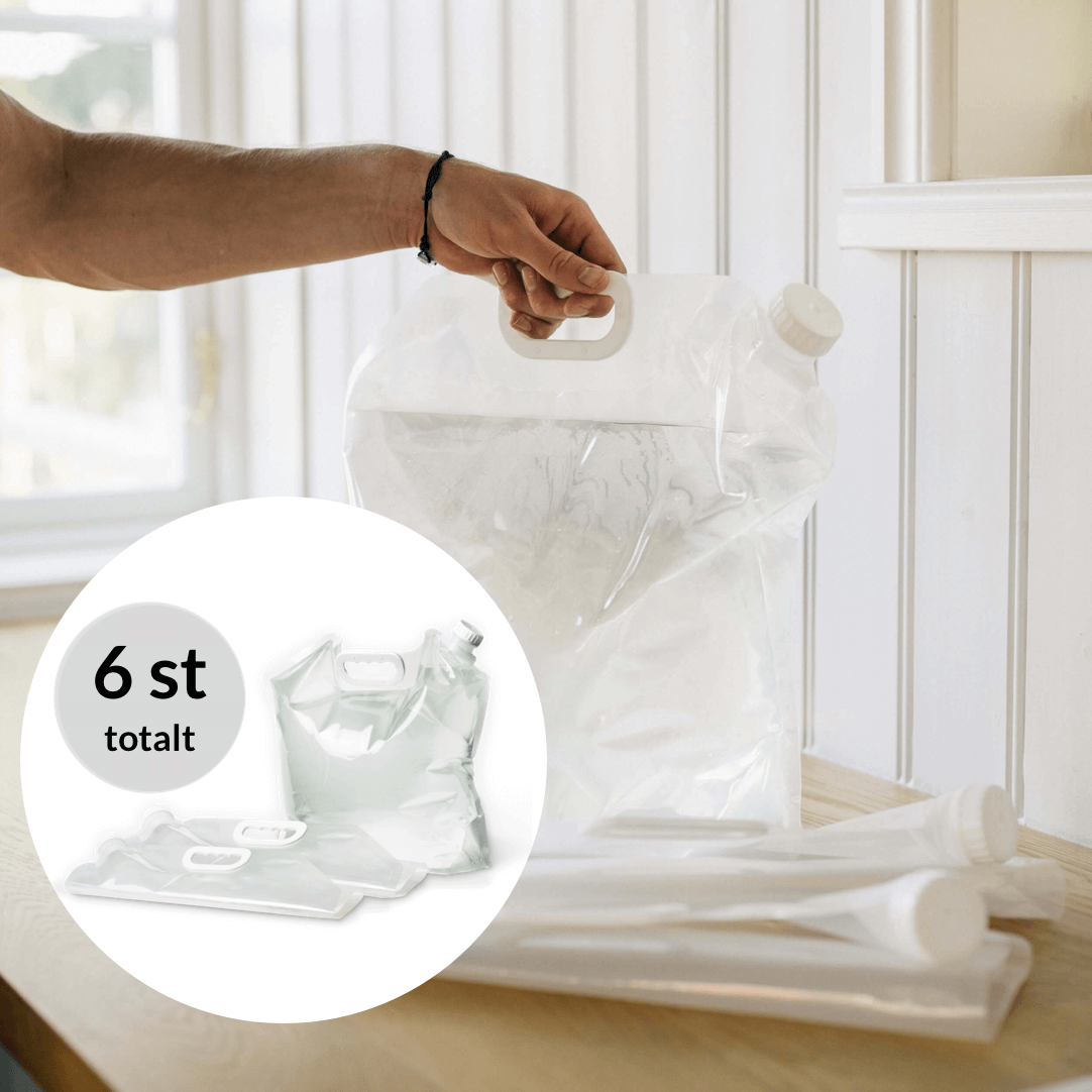 Hand som håller en vattenpåse. En cirkel visar 6 vattenpåsar totalt.