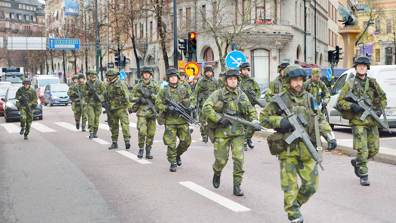 Om Sverige hamnar i krig - Så påverkas du och hur du förbereder dig