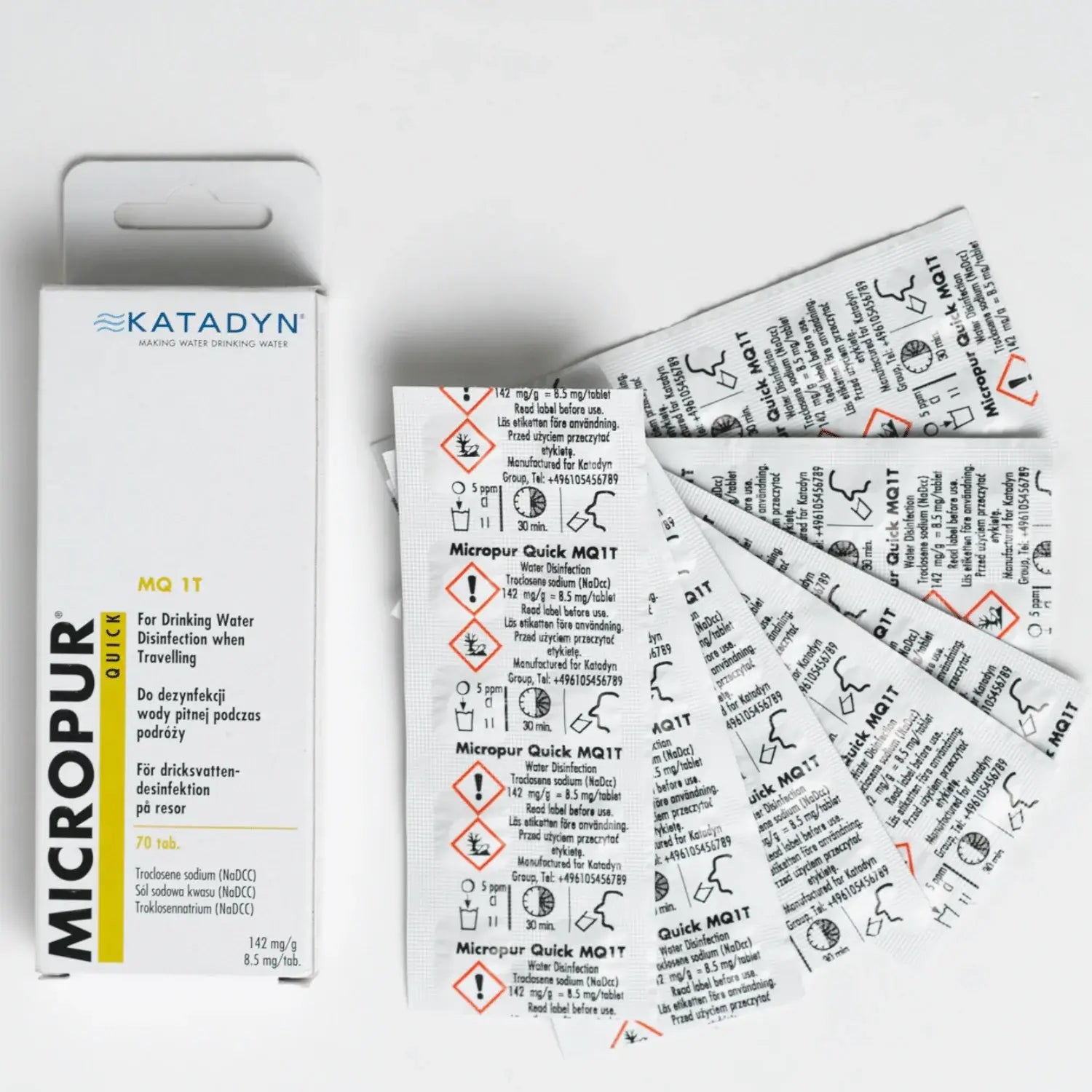 En förpackning Katadyn Micropur vattenreningstabletter och flera blisterförpackningar med piller.